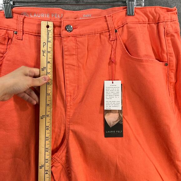 Laurie Felt Regular Daisy Floral Embroidered Ankle_Jeans Light Coral Plus 24 - Picture 10 of 14